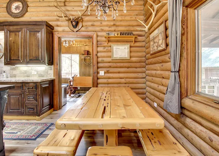 Cozy Log On 1/2 Acre In Lakeside! *