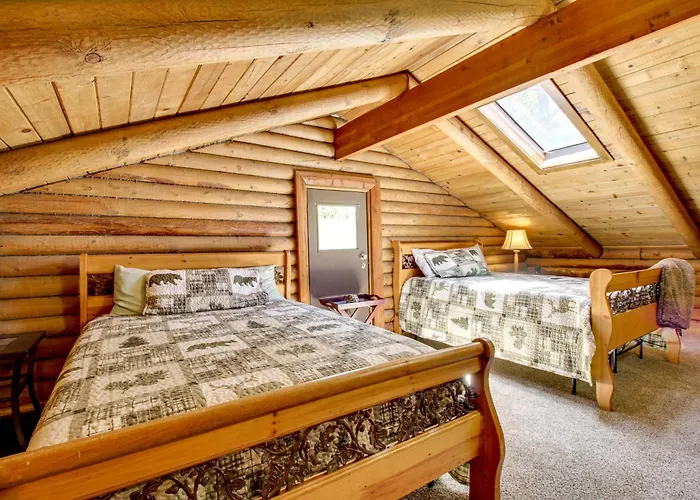 Holiday home Cozy Log On 1/2 Acre In Lakeside!