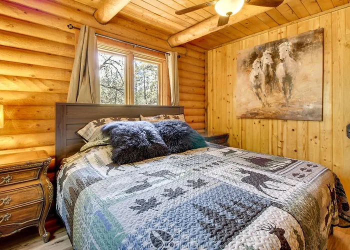 Cozy Log On 1/2 Acre In Lakeside!
